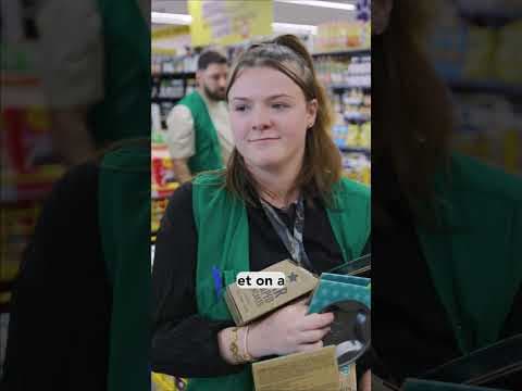 Nina, Hôtesse de Caisse chez Stokomani